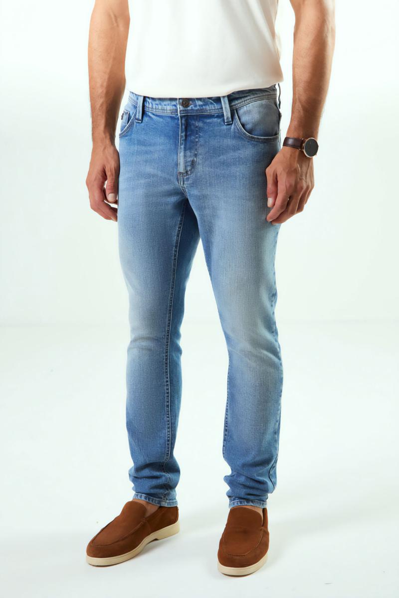 Cal&ccedil;a Skinny DLZ em Exibi&ccedil;&atilde;o Frontal