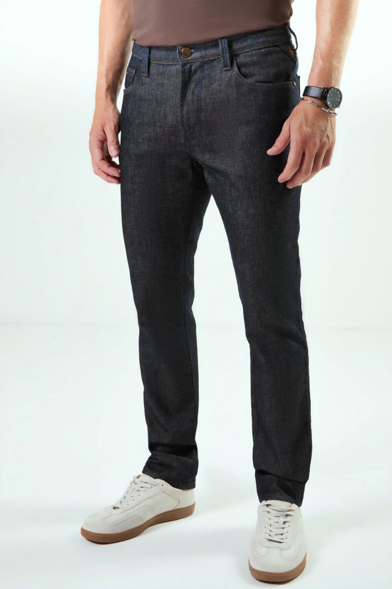 Cal&ccedil;a DLZ Slim Select em fundo claro, vista lateral